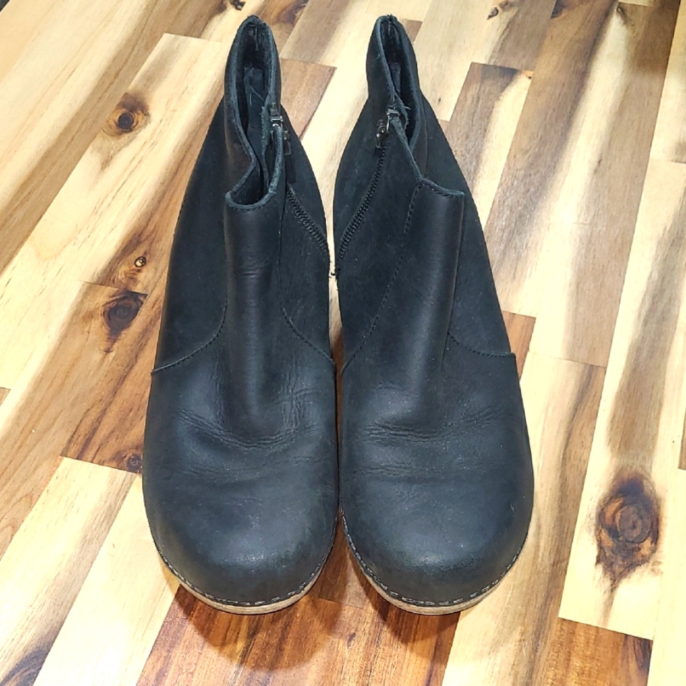 DANSKO MARIA BOOTIES 38 BLACK LEATHER